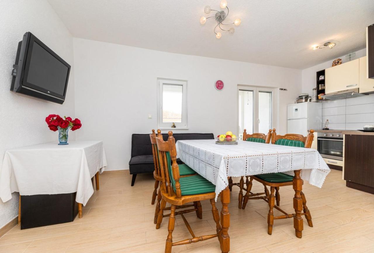 Apartmani Jasarevic Šilo Esterno foto